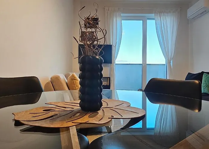 Cozy Urban Heaven With Dedicated Parking Spot 索菲亞