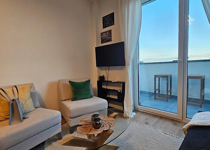 Cozy Urban Heaven With Dedicated Parking Spot * 索菲亞