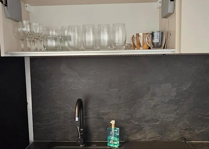 Cozy Urban Heaven With Dedicated Parking Spot