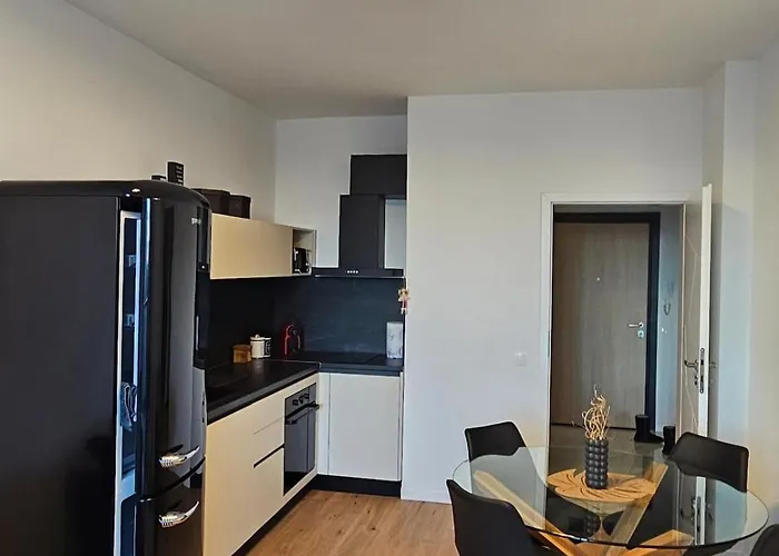 Cozy Urban Heaven With Dedicated Parking Spot 索菲亞