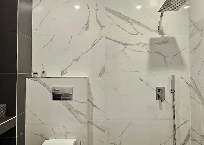 Cozy Urban Heaven With Dedicated Parking Spot * 索菲亞