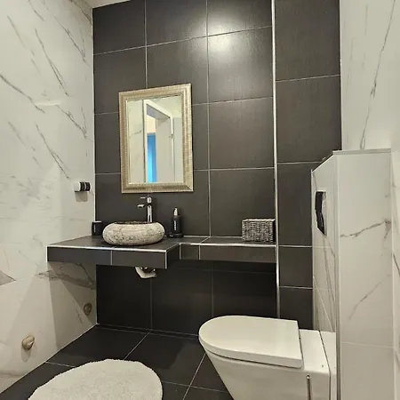 Cozy Urban Heaven With Dedicated Parking Spot Apartmán Sofie