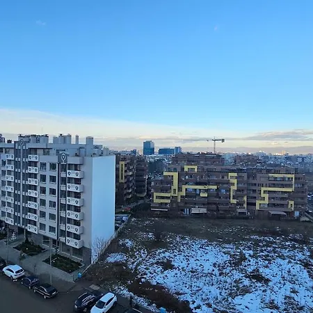 Cozy Urban Heaven With Dedicated Parking Spot アパート ソフィア
