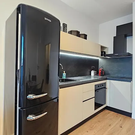 Cozy Urban Heaven With Dedicated Parking Spot *