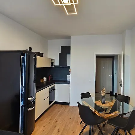 Cozy Urban Heaven With Dedicated Parking Spot Sofie