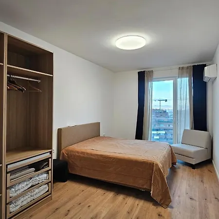 Cozy Urban Heaven With Dedicated Parking Spot *