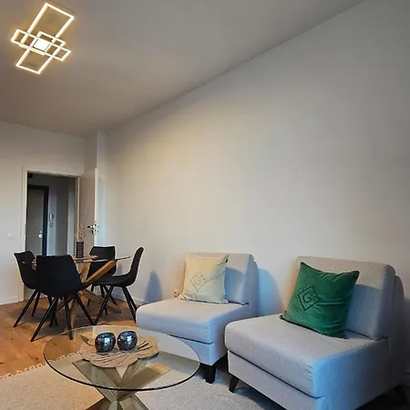 Cozy Urban Heaven With Dedicated Parking Spot *