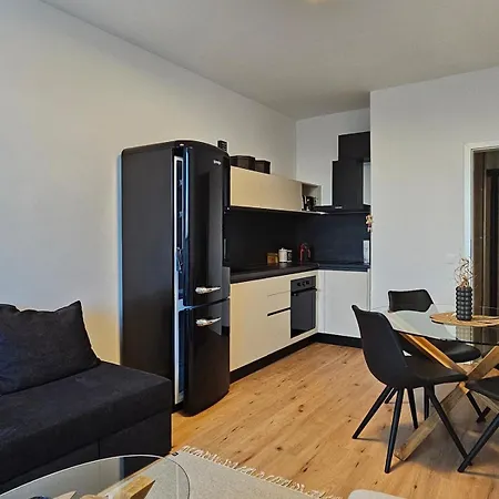 Cozy Urban Heaven With Dedicated Parking Spot Sofie