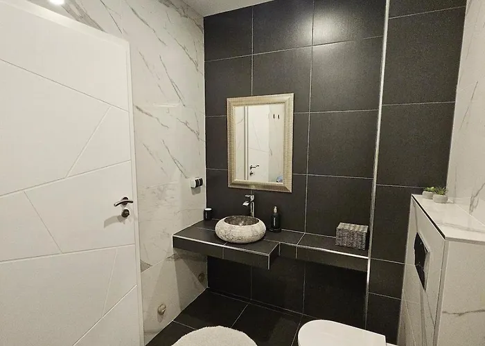 Cozy Urban Heaven With Dedicated Parking Spot