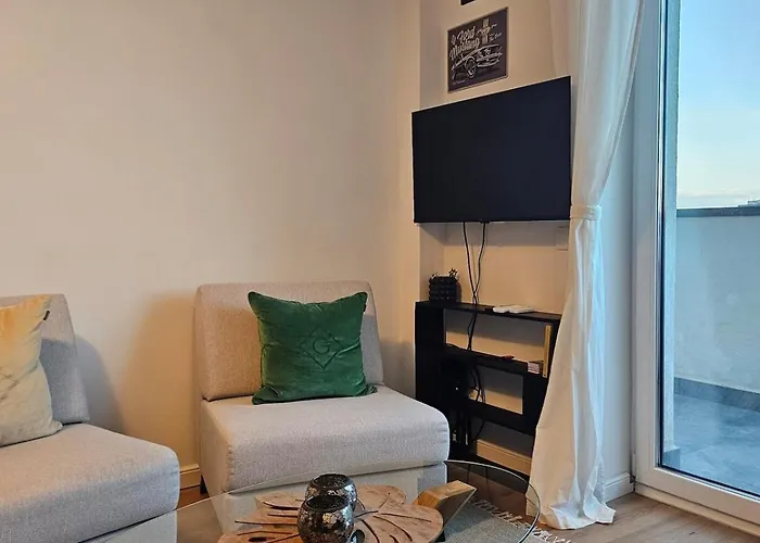 아파트 Cozy Urban Heaven With Dedicated Parking Spot