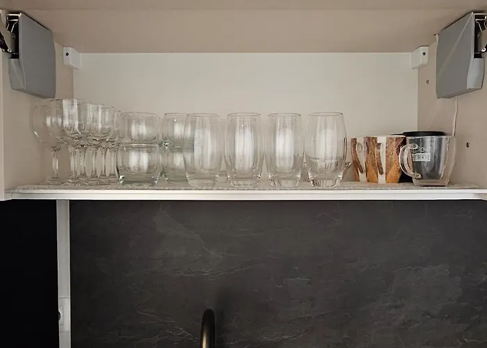 Cozy Urban Heaven With Dedicated Parking Spot 아파트 소피아