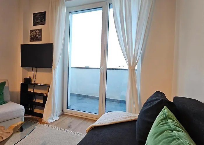 Cozy Urban Heaven With Dedicated Parking Spot