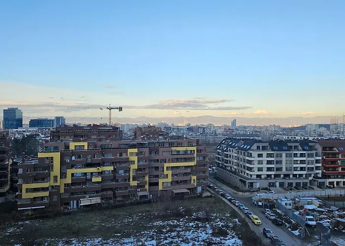 아파트 Cozy Urban Heaven With Dedicated Parking Spot 소피아