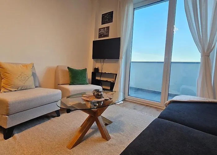 Cozy Urban Heaven With Dedicated Parking Spot 索菲亞