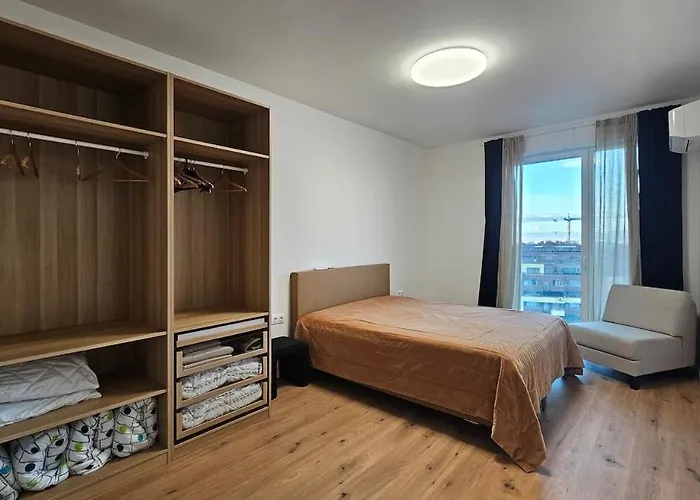 Cozy Urban Heaven With Dedicated Parking Spot * 索菲亞