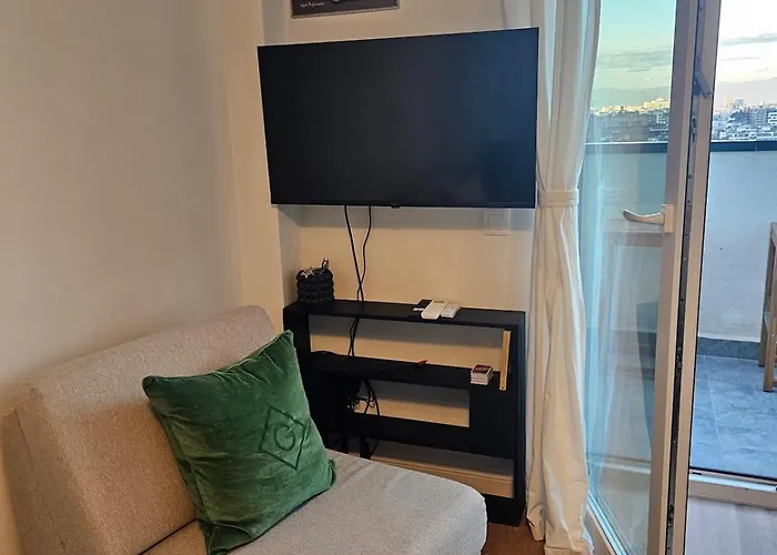 Cozy Urban Heaven With Dedicated Parking Spot 아파트 소피아