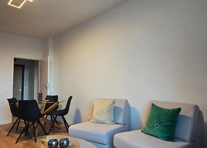 Cozy Urban Heaven With Dedicated Parking Spot *