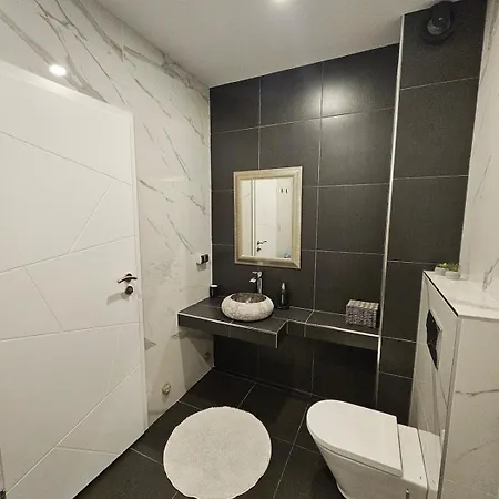 Cozy Urban Heaven With Dedicated Parking Spot